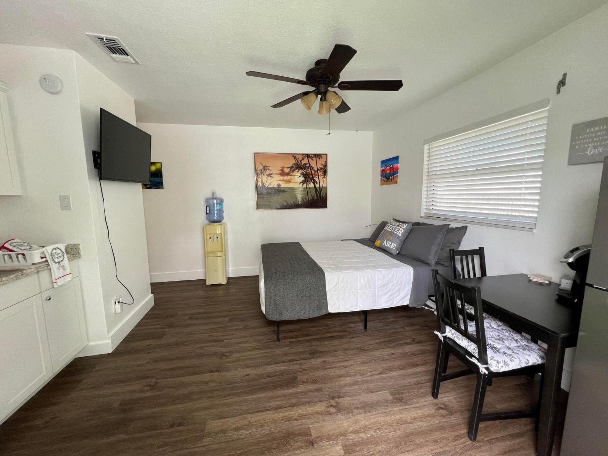 Cozy Private Studio W/Own Yard - 3Mi From Beach Семинол Екстериор снимка